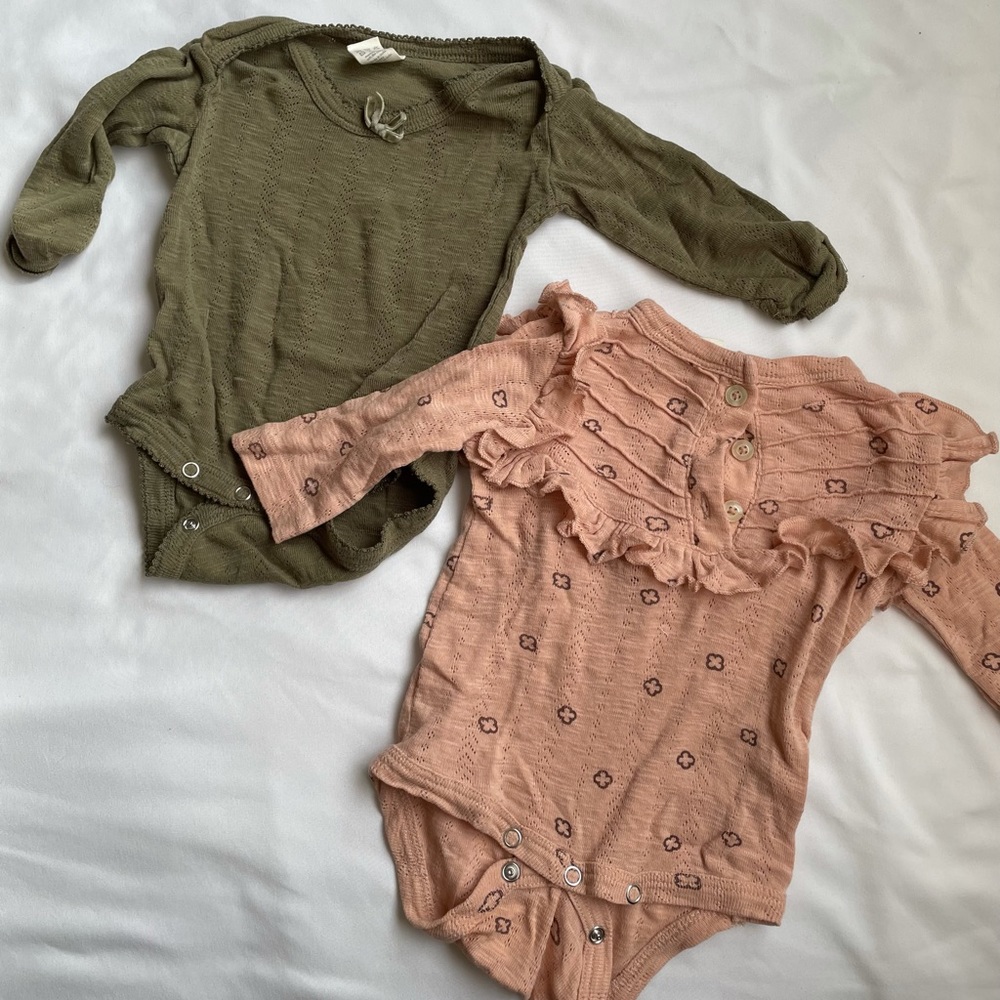 Set of two Kate Quinn bodysuits